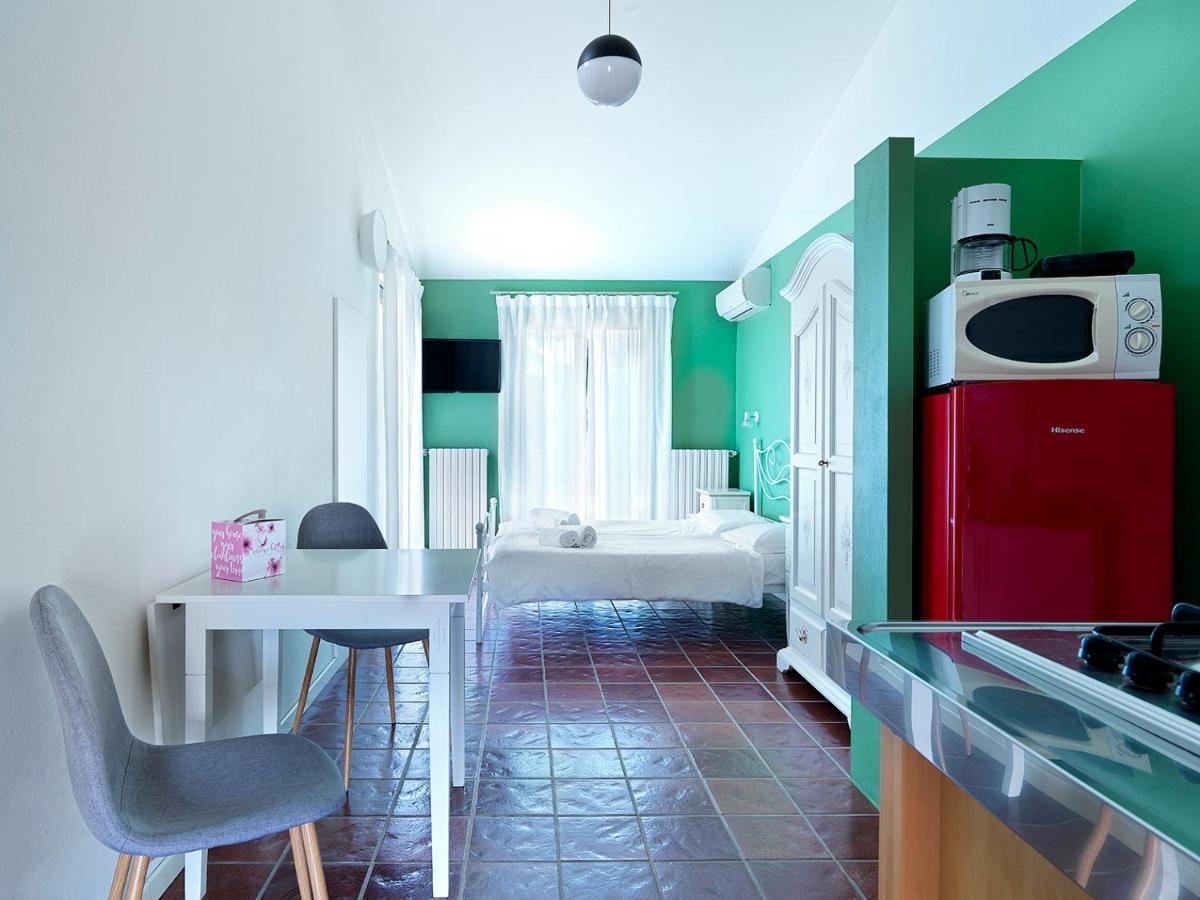 מנרבה דל גארדה Residence Il Melograno מראה חיצוני תמונה